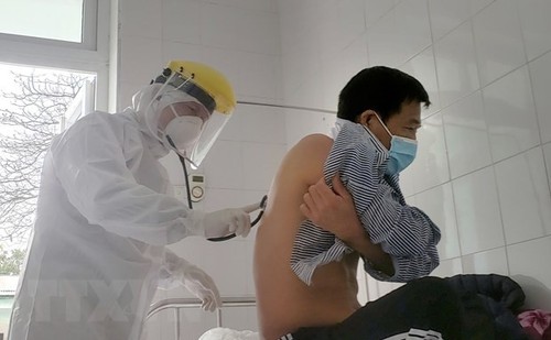 빈쑤엔에서 코로나 19 전염병 예방업무를  수행하고 있는 의료진 - ảnh 11