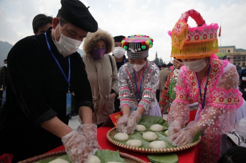 북서지역  몽(Mông)족 문화의 날 및  소수민족 문화 정체성 보존 사업 - ảnh 2