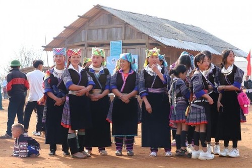 뚜루 치기, 허몽족의 독특한 민속놀이 - ảnh 10