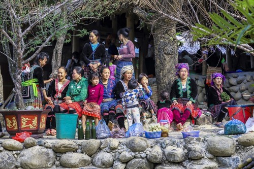 라이쩌우성 고지대 재래시장, 각 소수민족의 문화 상품 홍보  - ảnh 2