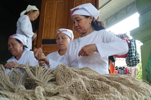 응에안성 토 소수민족의 모시 해먹 뜨개질 전통 공예 - ảnh 2