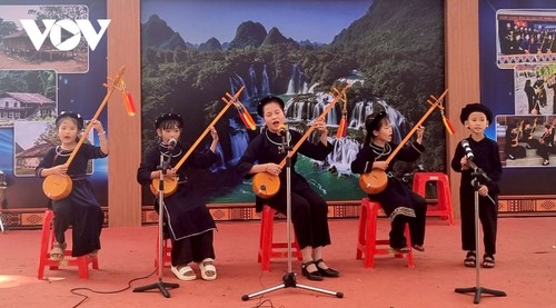 떠이응우옌 고원 지대에서의 탠 미요와 단띤 악기의 멜로디 전수 - ảnh 2