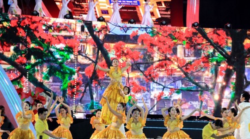 2024 하이퐁 붉은 봉황꽃 축제 개막 및 하롱베이-깟바군도 유네스코 세계 자연유산 인정식 - ảnh 2