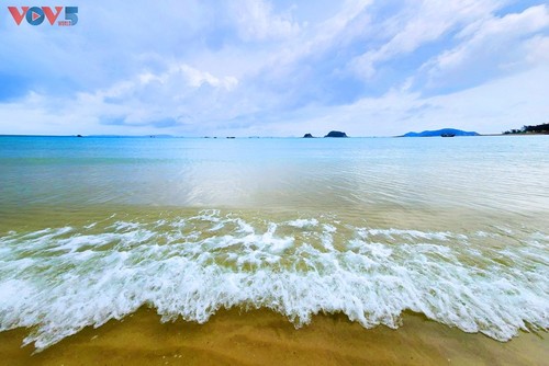 꽝닌성 타인런, 광활한 바다 한 가운데의 평화로운 섬 - ảnh 11