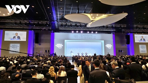 팜 민 찐 총리, 세계경제포럼 개막 회의에서 연설 - ảnh 2