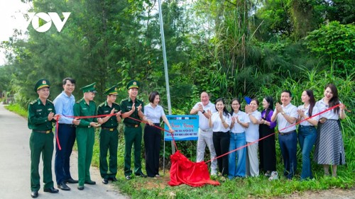베트남의 섬과 국경지대 주민을 위한 ‘국경지대의 빛’ 자선 사업 - ảnh 3