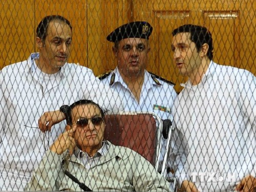 អតីតប្រធានាធិបតីអេហ្ស៊ីប  Hosni Mubarak ត្រូវបានដាក់ពន្ធនាគារ ៣ ឆ្នាំ - ảnh 1