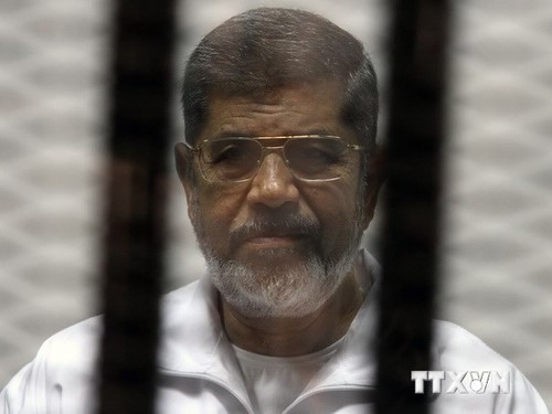 អេហ្ស៊ីបដាក់ពន្ធនាគារមនុស្សចំនួន៣៤នាក់ដែលបានគាំទ្រអតីតប្រធានាធិបតី Mohamed Morsi - ảnh 1