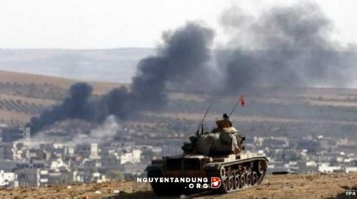IS បង្កើនបញ្ជូនទ័ពជំនួយក្នុងការវាយប្រហារទៅលើទីរួមស្រុក Kobane ស៊ីរី - ảnh 1