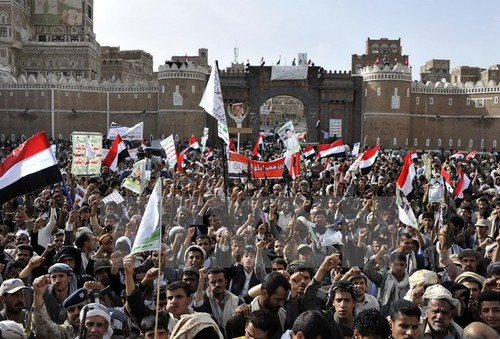 Yemen ៖ កងទ័ពចម្រុះបង្កើនការវាយប្រហារតាមជើងអាកាសទៅលើពួកឧទ្ទាមឥស្លាម Houthi  - ảnh 1