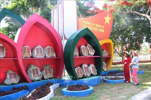Banyak aktivitas memperingati ultah ke-130 Hari Lahir Presiden Ho Chi Minh di Situs Peninggalan Sejarah Doktor Muda Nguyen Sinh Sac  - ảnh 1