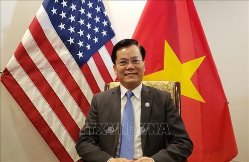 Kerjasama ekonomi – perdagangan – investasi menjadi motivasi untuk mendorong hubungan Vietnam – AS dalam waktu 25 tahun terakhir  - ảnh 1
