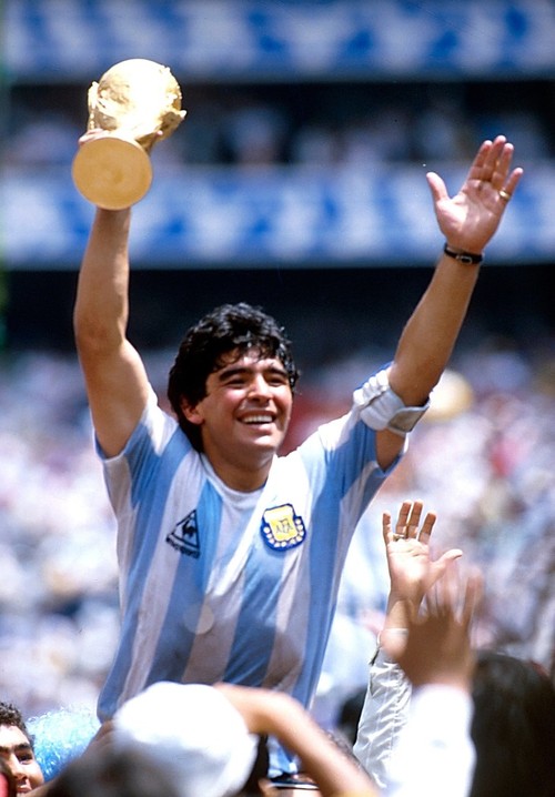 Karier jaya Diego Maradona melalui foto-foto - ảnh 9