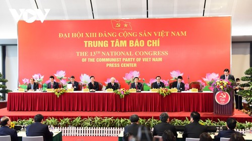 Sekjen, Presiden Nguyen Phu Trong Pimpin Konferensi Pers Internasional setelah Keberhasilan Kongres Nasional XIII PKV - ảnh 1