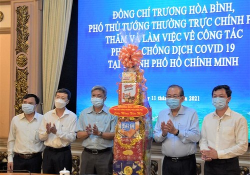 Aktivitas pimpinan Partai dan Negara Vietnam Sehubungan dengan Hari Raya Tet - ảnh 1