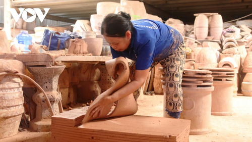 Melestarikan Kerajinan Keramik Binh Duong - ảnh 2