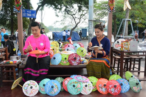 Payung Bosang - Keindahan Budaya Provinsi Chiang Mai, Thailand - ảnh 2