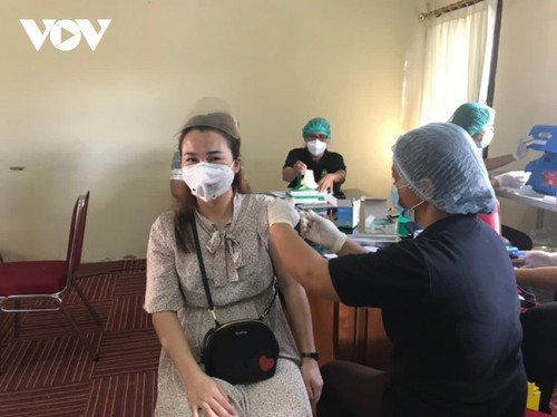Warga Vietnam di Indonesia Jaga Kegigihan, Saling Cintai dan  Bagikan  di Episentrum  Pandemi Covid-19 - ảnh 1