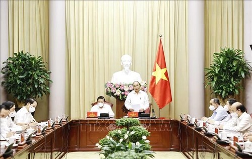 Presiden Nguyen Xuan Phuc: Penelitian-Penelitian tentang Negara Hukum Harus Ditingkatkan ke Level Baru - ảnh 1