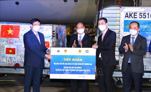 La donación extranjera de equipos médicos a Vietnam confirma los logros de la visita al exterior del jefe de Estado - ảnh 1