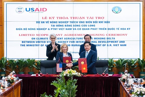 USAID Bekerja Sama dengan Kementerian Pertanian dan Pengembangan Pedesaan Vietnam Hadapi Perubahan Iklim di Daerah Dataran Rendah Sungai Mekong - ảnh 1