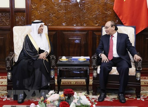 Presiden Nguyen Xuan Phuc Terima Para Dubes Arab Saudi, Israel, Azerbaijan yang Berpamitan - ảnh 1
