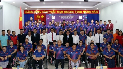 Acara Pemberangkatan Kontingen Olahraga Difabel Vietnam Peserta Para Games ke-12 ASEAN - ảnh 1