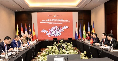 Parlemen Dua Negara Vietnam dan Thailand Perkuat Pertukaran Delegasi Tingkat Tinggi dan Berbagai Tingkat - ảnh 1