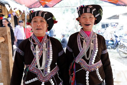 Keindahan Kerajinan Menenun Tradisional dari Warga Etnis Minoritas Lu - ảnh 9