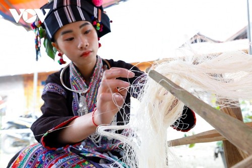 Keindahan Kerajinan Menenun Tradisional dari Warga Etnis Minoritas Lu - ảnh 6