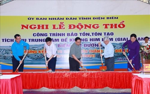 PM Pham Minh Chinh Hadiri Upacara Pencangkulan Pertama Reklamasi Zona Perlawanan Him Lam dan Pemberian Nama Jalan di Kota Dien Bien Phu - ảnh 1