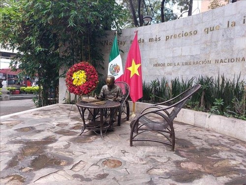Peringatan HUT ke-134 Presiden Ho Chi Minh: Hari Istimewa dalam Hubungan Persahabatan Meksiko-Vietnam - ảnh 1