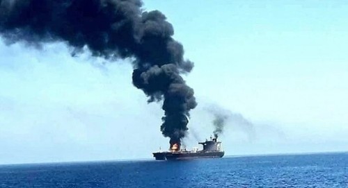 Houthi Menyerang Secara Serempak Banyak Kapal Tanker Minyak dan Kapal Kargo - ảnh 1