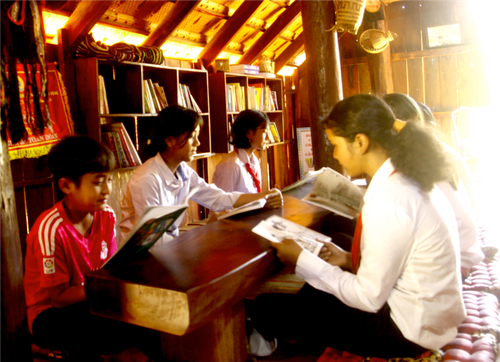 Memupuk Cinta Budaya Tradisional di Sebuah Sekolah di Daerah Pelosok - ảnh 2