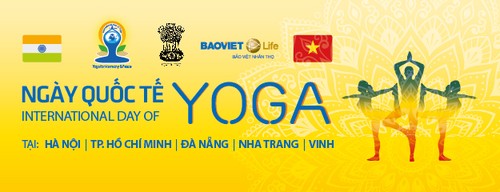 国际瑜伽日在河内举行 - ảnh 1