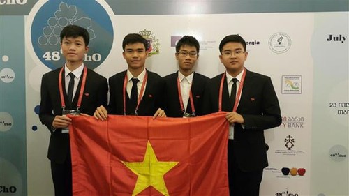 越南学生在2016年国际化学奥林匹克竞赛中荣获两枚金牌 - ảnh 1