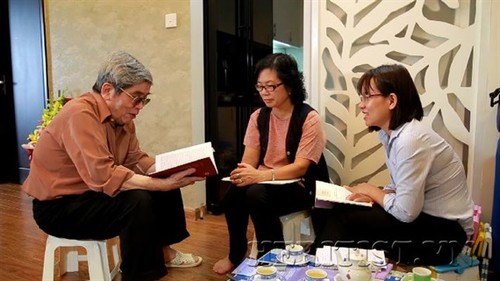 越南科学家遗产中心接受珍贵资料和实物 - ảnh 1