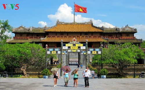 越南接待近530万人次国际游客 - ảnh 1