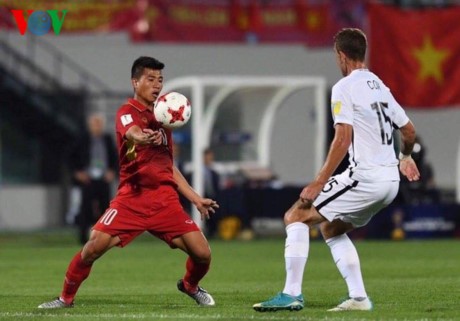 首次参加2017韩国U20世界杯的越南足球队返回河内 - ảnh 1