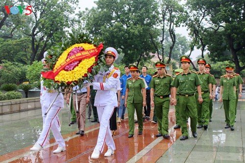 越南荣军烈士节70周年感恩活动在全国各地举行 - ảnh 1