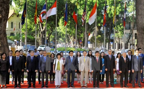 越南重申关于与其他成员国一道建设团结自强的东盟共同体的强有力信息 - ảnh 2