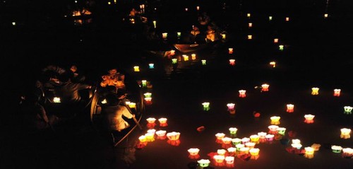 越南文化美中的会安花灯节 - ảnh 2