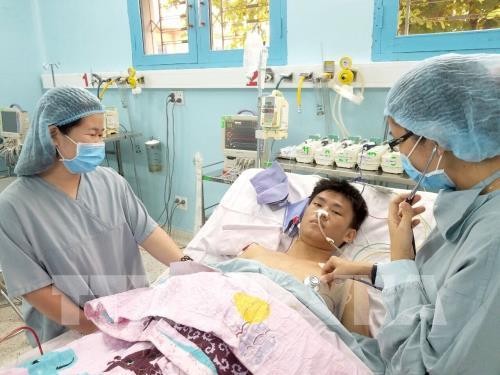 越南首次成功为一名病童进行脑死亡者供肾的肾移植手术 - ảnh 1