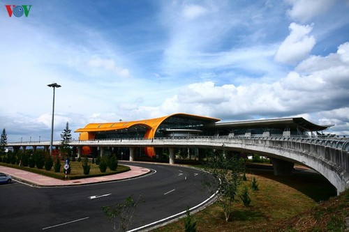 莲姜机场航站楼美如高原上的花朵  - ảnh 1