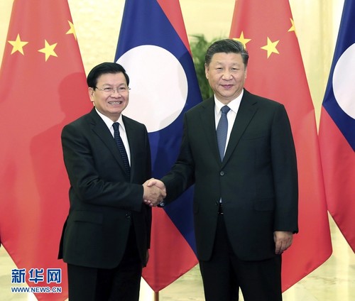 中国国家主席习近平会见老挝总理通伦 - ảnh 1