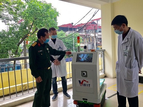 越南成功研发出医用物流机器人 更好服务新冠肺炎疫情防控工作 - ảnh 1