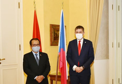 发展并将越南与捷克的传统友好与合作关系提升至新高度 - ảnh 1