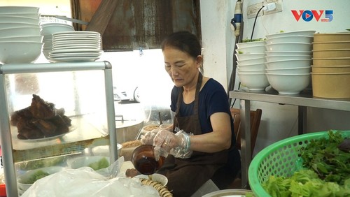 南部牛肉米线——越南人喜爱的美食 - ảnh 4
