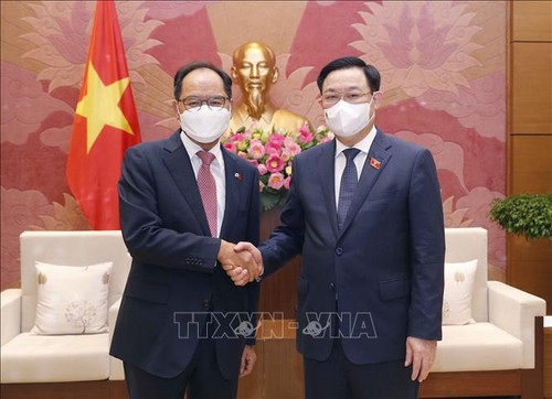 国会主席王庭惠分别会见韩国和印度驻越大使 - ảnh 1