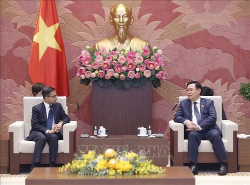 国会主席王庭惠分别会见韩国和印度驻越大使 - ảnh 2